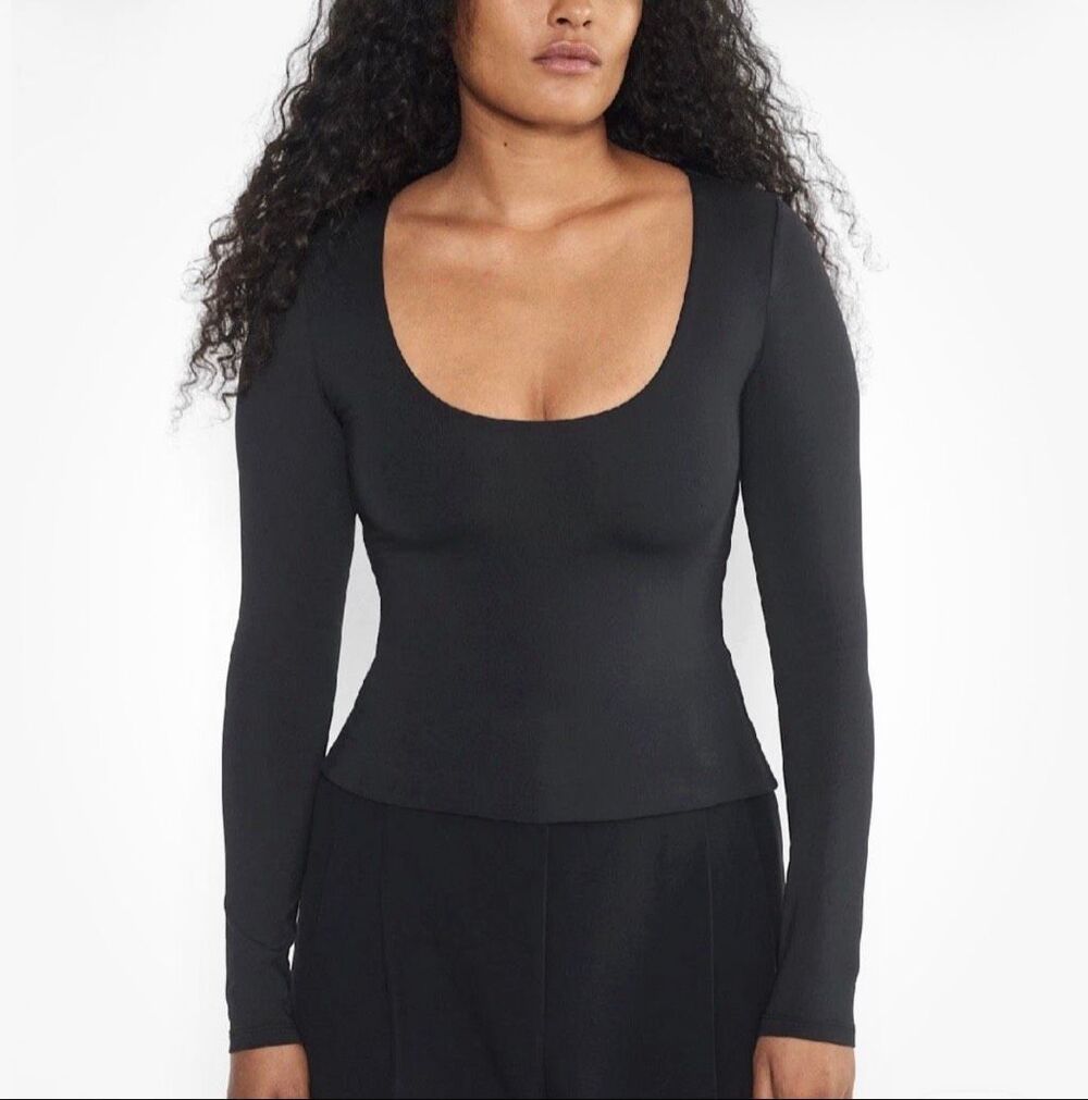 Aritzia Black Long Sleeve contour scoop neck size M